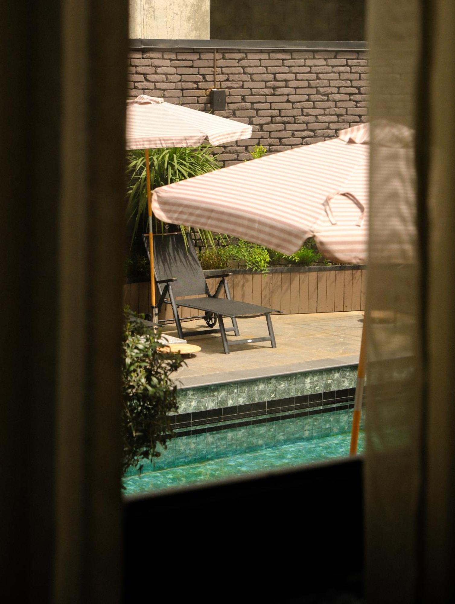 Communal Hotel Koutaïssi Extérieur photo
