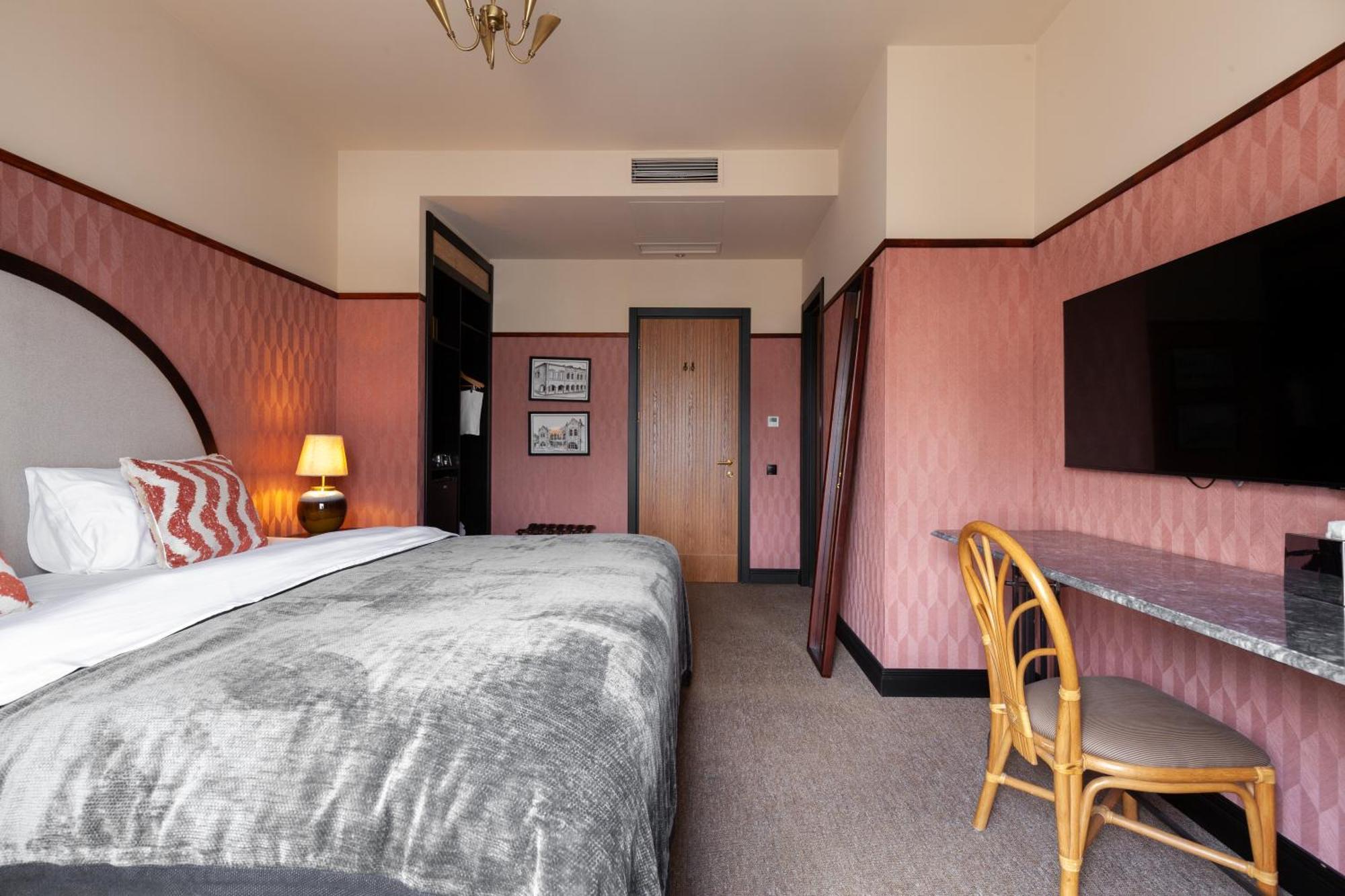 Communal Hotel Koutaïssi Extérieur photo