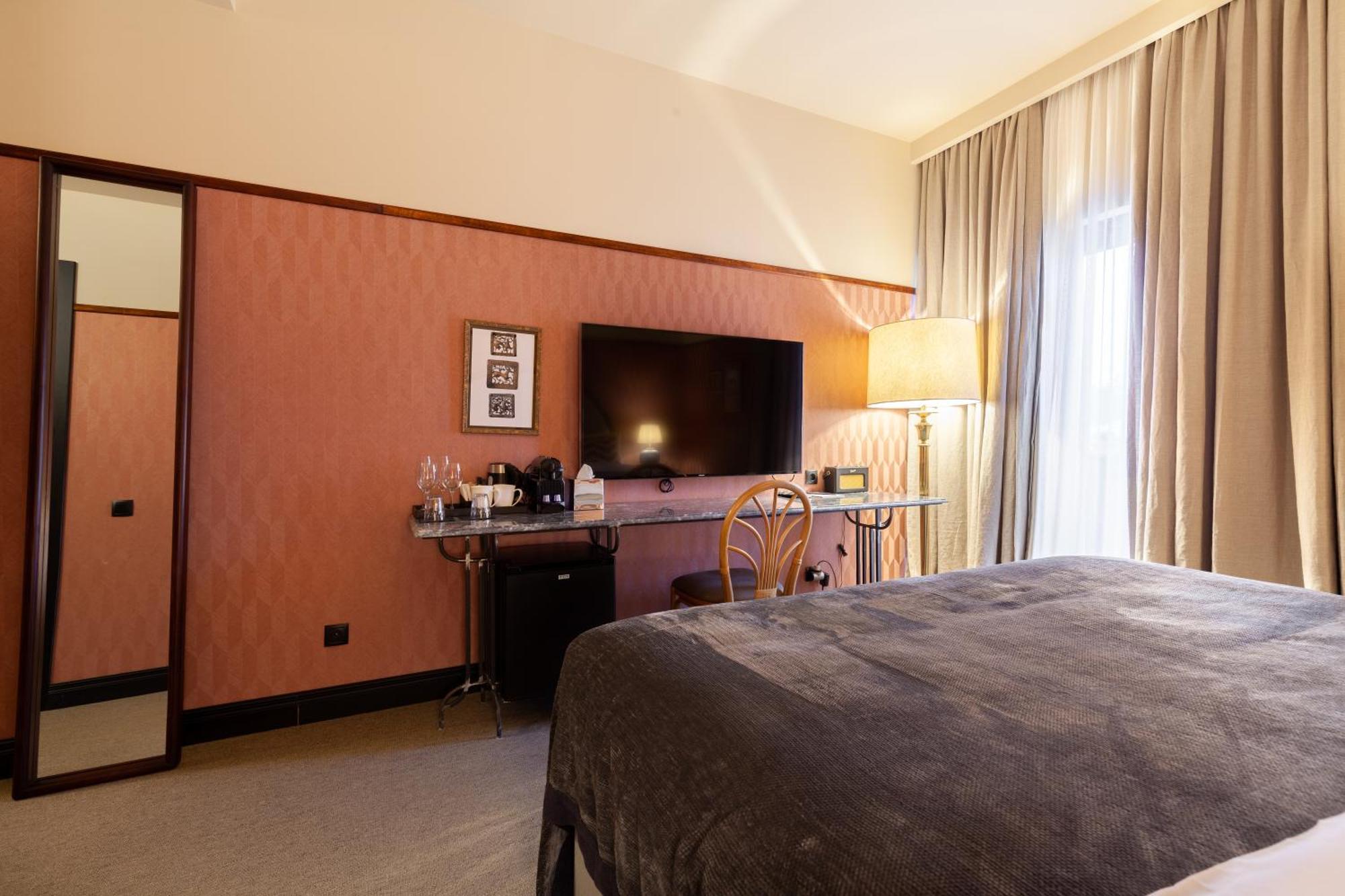 Communal Hotel Koutaïssi Extérieur photo
